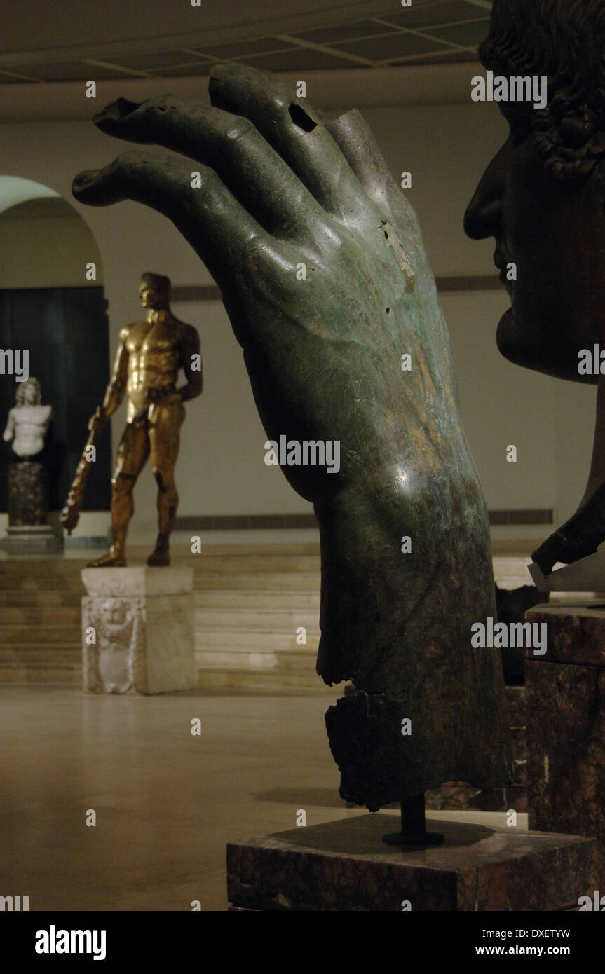 Constantine i., der große (272-337). Römischer Kaiser. Linke Hand des Konstantin Kolossalstatue. Bronze. Rom. Stockfoto