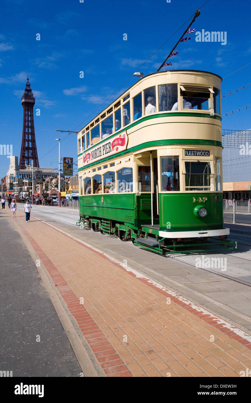 Oldtimer Straßenbahn in Blackpool Promenade 2011 Blackpool, Lancashire. Stockfoto