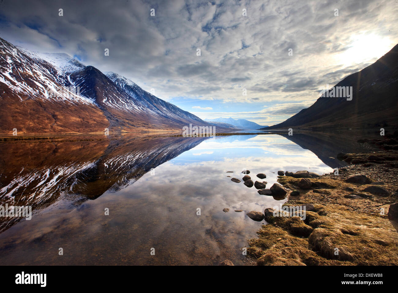 Winter-Reflexionen über Loch Etive, untere Glen Etive Argyll Stockfoto