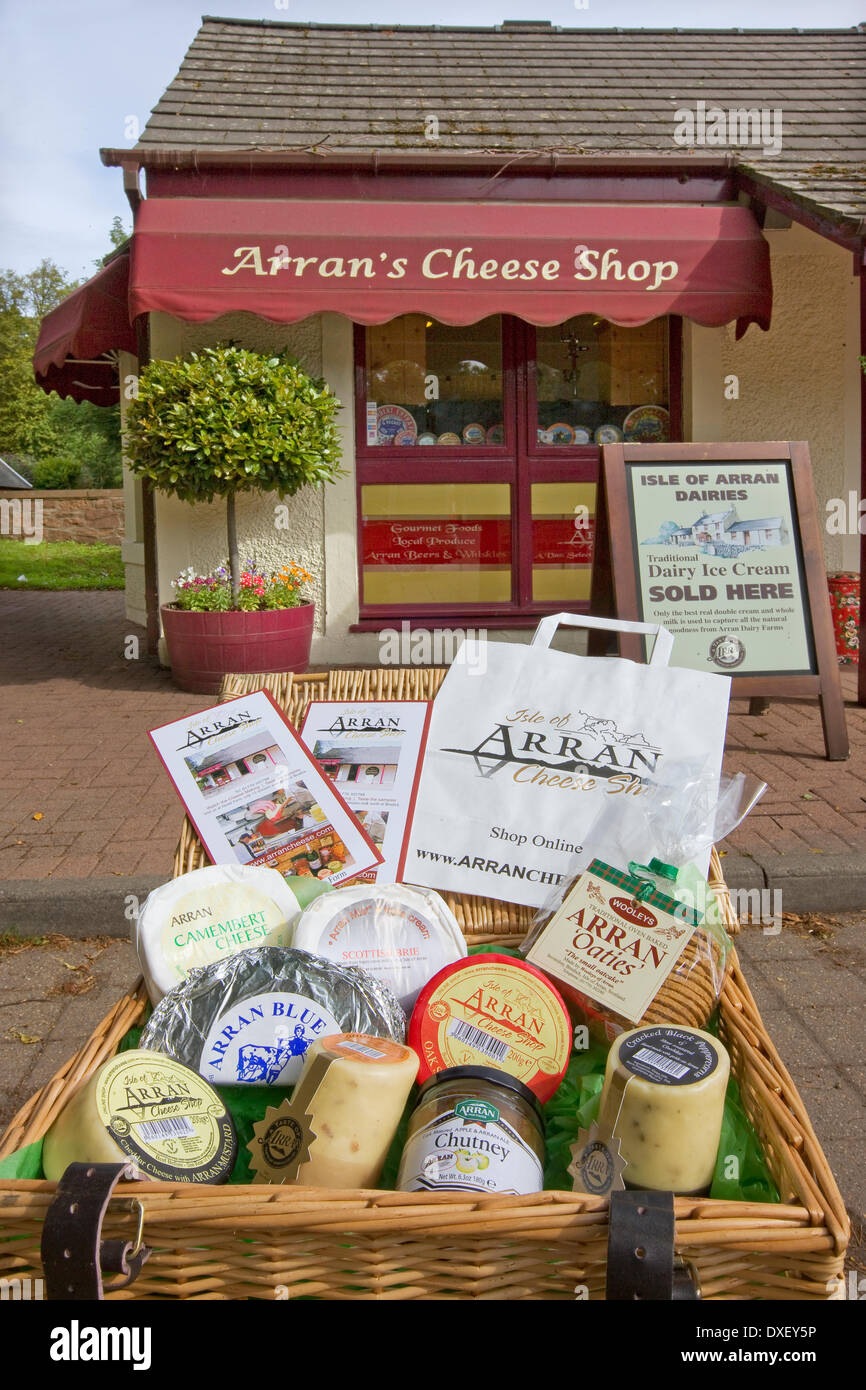 Eine Auswahl von Arran Käse außerhalb Fabrik und Geschäft in Cladach, Isle of Arran. Stockfoto