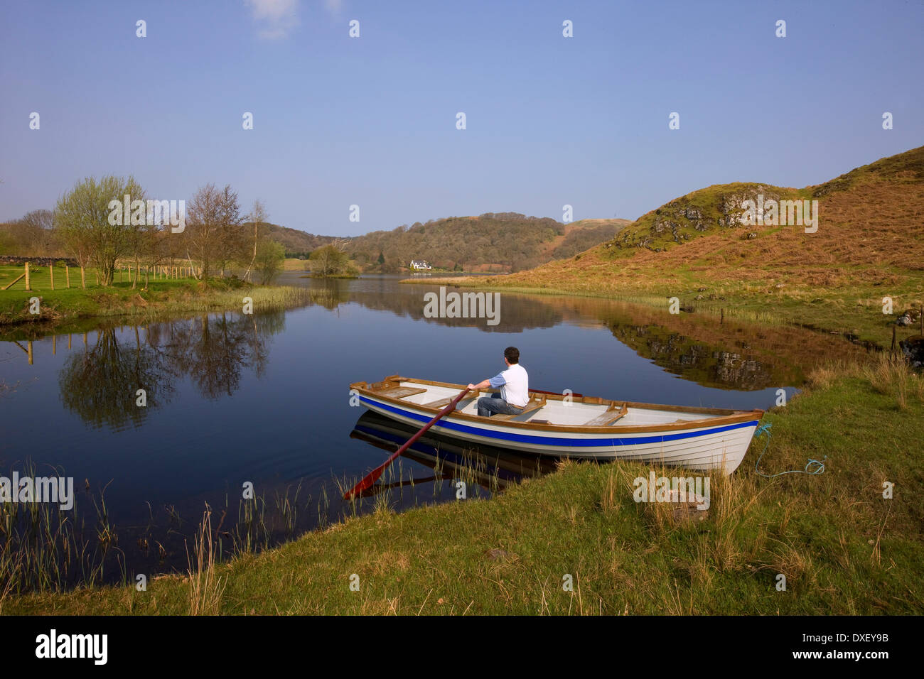 Ruderboot auf einen friedlichen Loch Nell in argyll Stockfoto