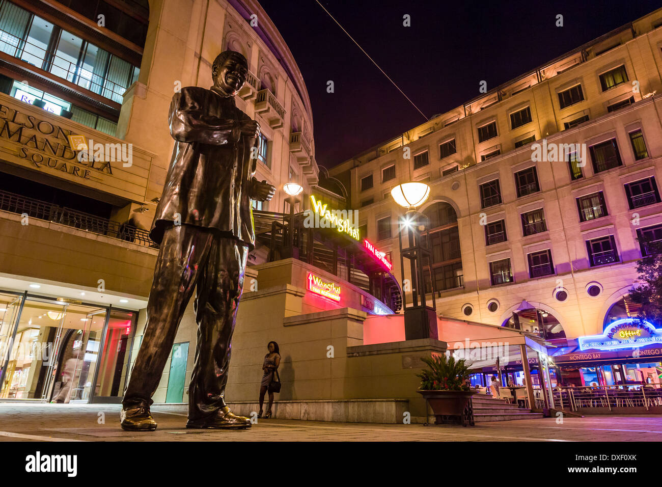 Der Nelson Mandela Square befindet sich in einem Einkaufszentrum in Sandton, Johannesburg, Südafrika. Früher bekannt als Sandton Square. Stockfoto