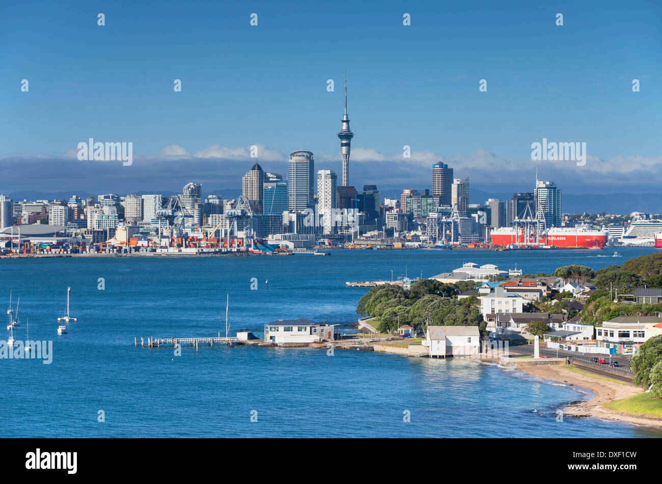 Ansicht von Devonport und Auckland Skyline, Auckland, Nordinsel, Neuseeland Stockfoto