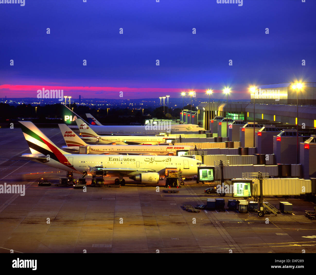 Manchester Flughafen Sonnenuntergang 1996 Stockfoto