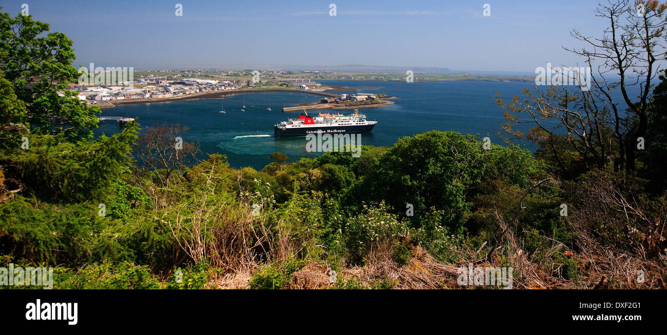 Blick Richtung Hafen Stornoway mit Abfahrt Fähre "Isle of Lewis" äußere Hebriden Stockfoto