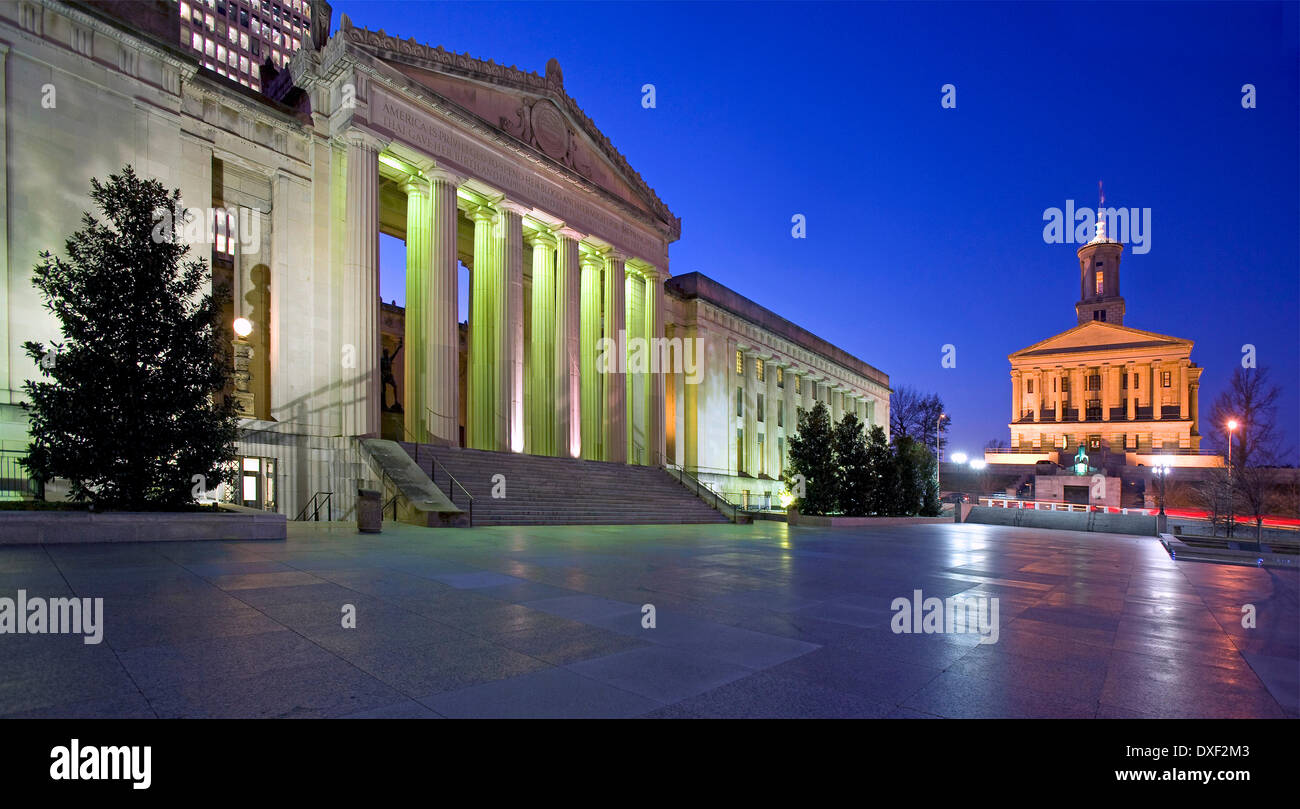 Nashvilles Veterans Plaza & State Capitol Building, Tennessee USA Stockfoto