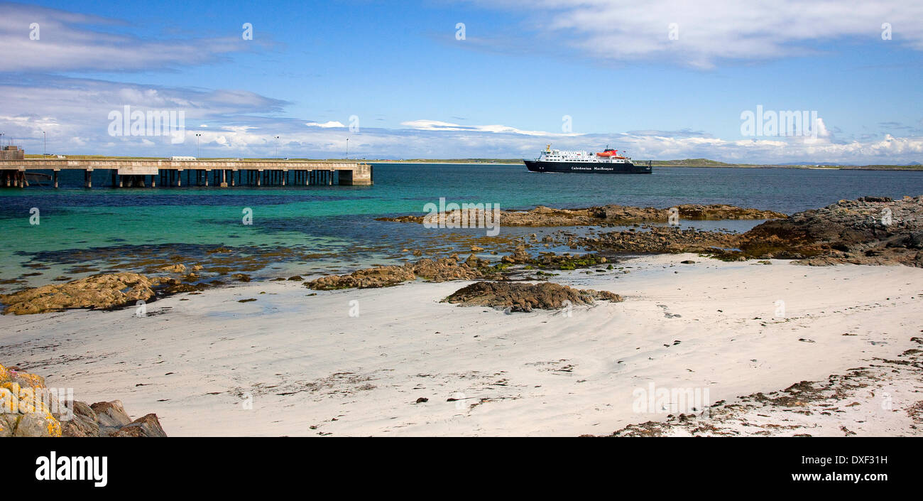 Panorama des MV Clansman Ankunft am Pier Tiree Stockfoto