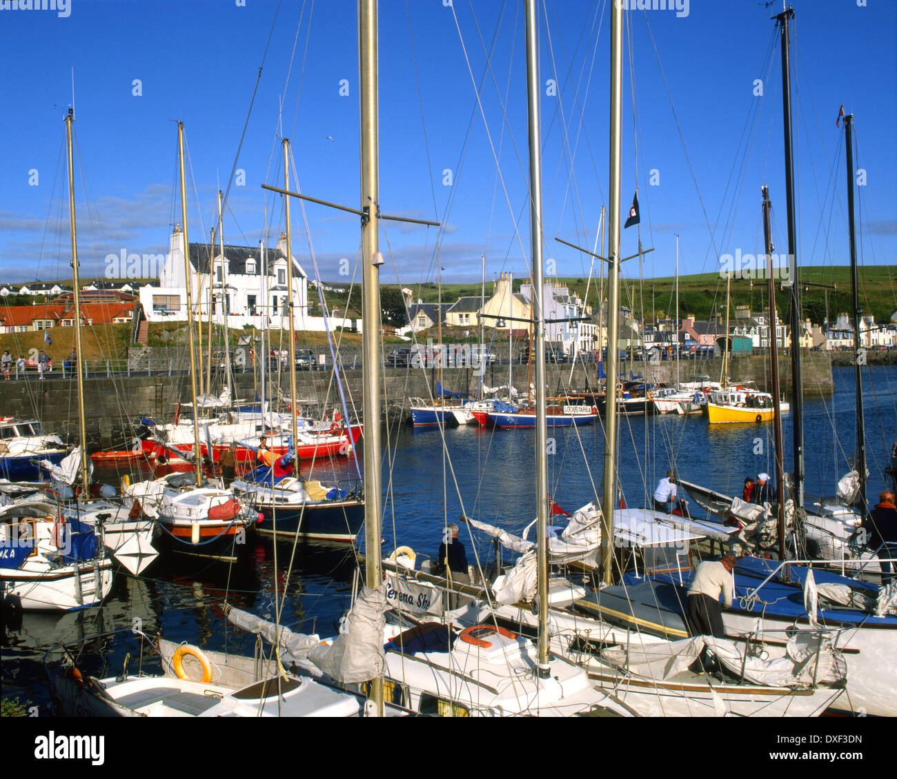 belebten Szene in Portpatrick Hafen Rhines von Galloway in Dumfries und Galloway Stockfoto