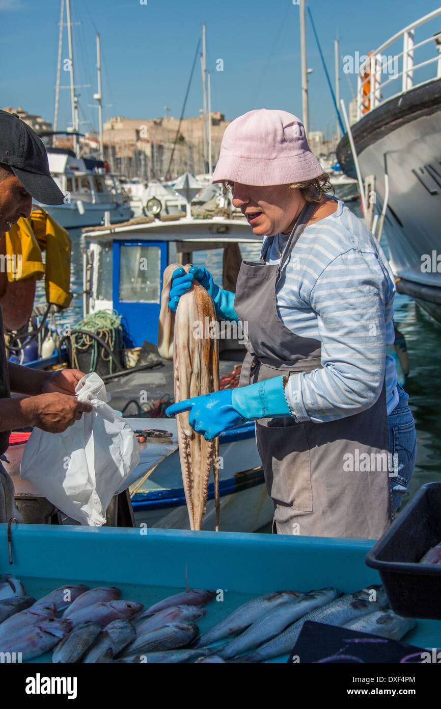 Fischmarkt im Vieux Port Marseille die Cote d ' Azur in Südfrankreich. Stockfoto