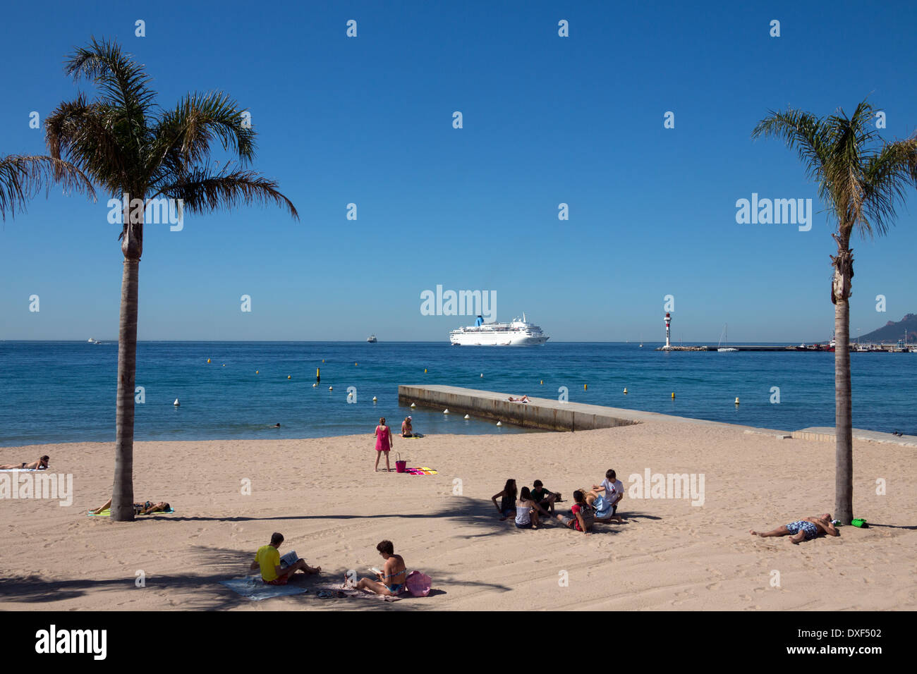 Der Strand von Cannes an der Côte d ' Azur in Südfrankreich. Stockfoto