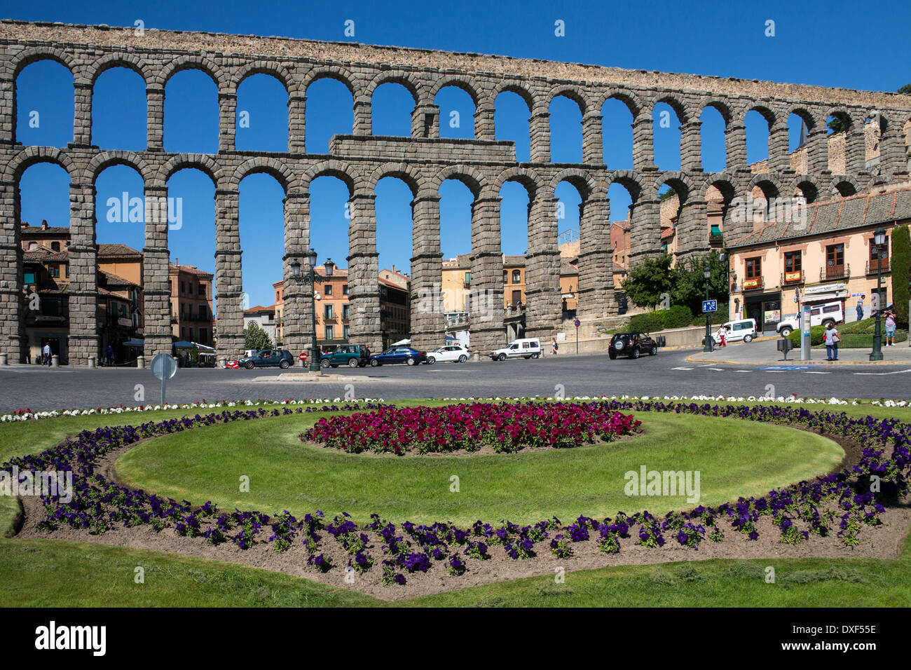 Der Roman Aqueduct in der Stadt Segovia in der Region Castilla y Leon in Zentralspanien. Stockfoto