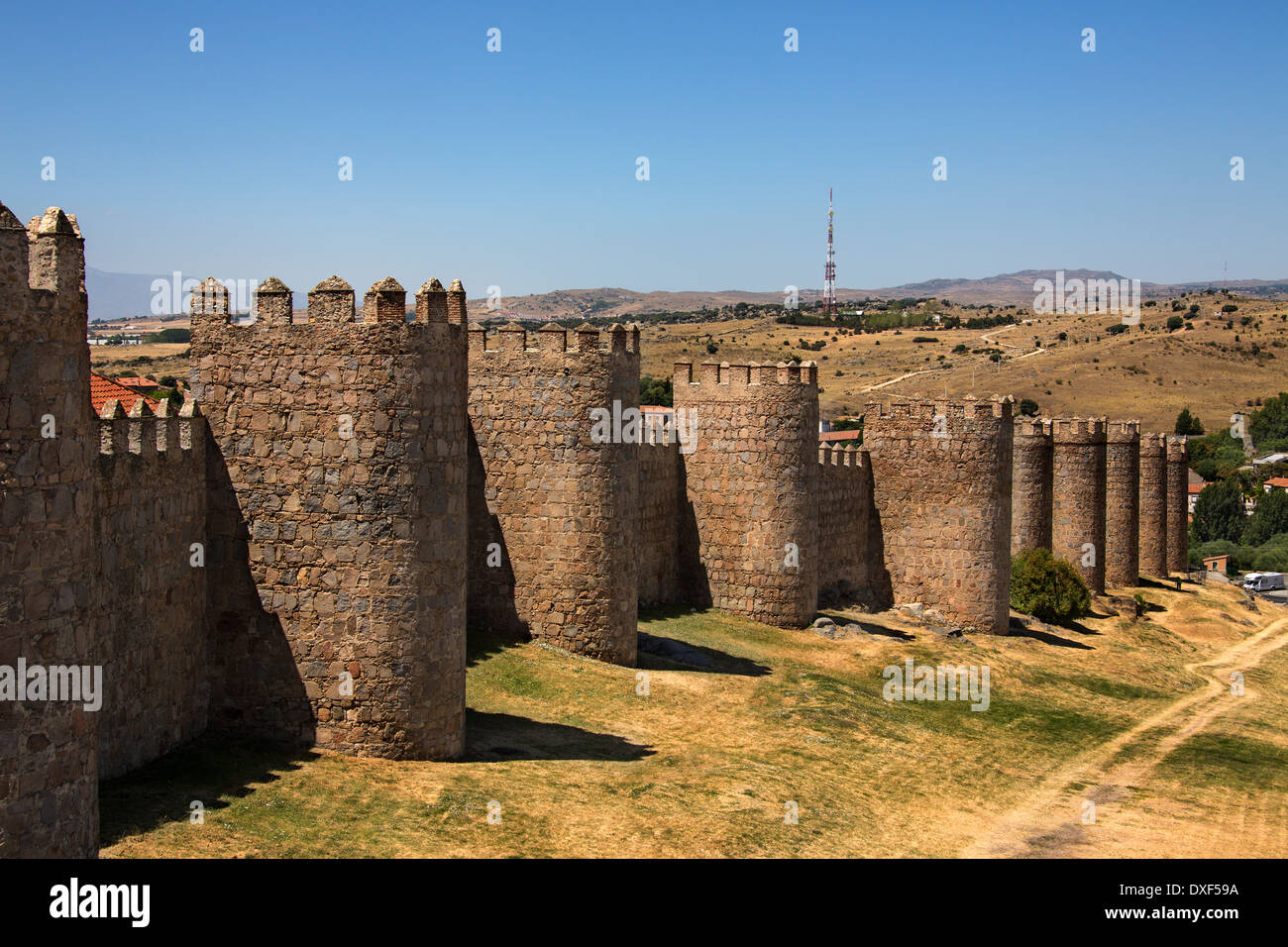 Die mittelalterlichen Stadtmauern von Ávila in der Region Castilla y Leon in Zentralspanien. Stockfoto
