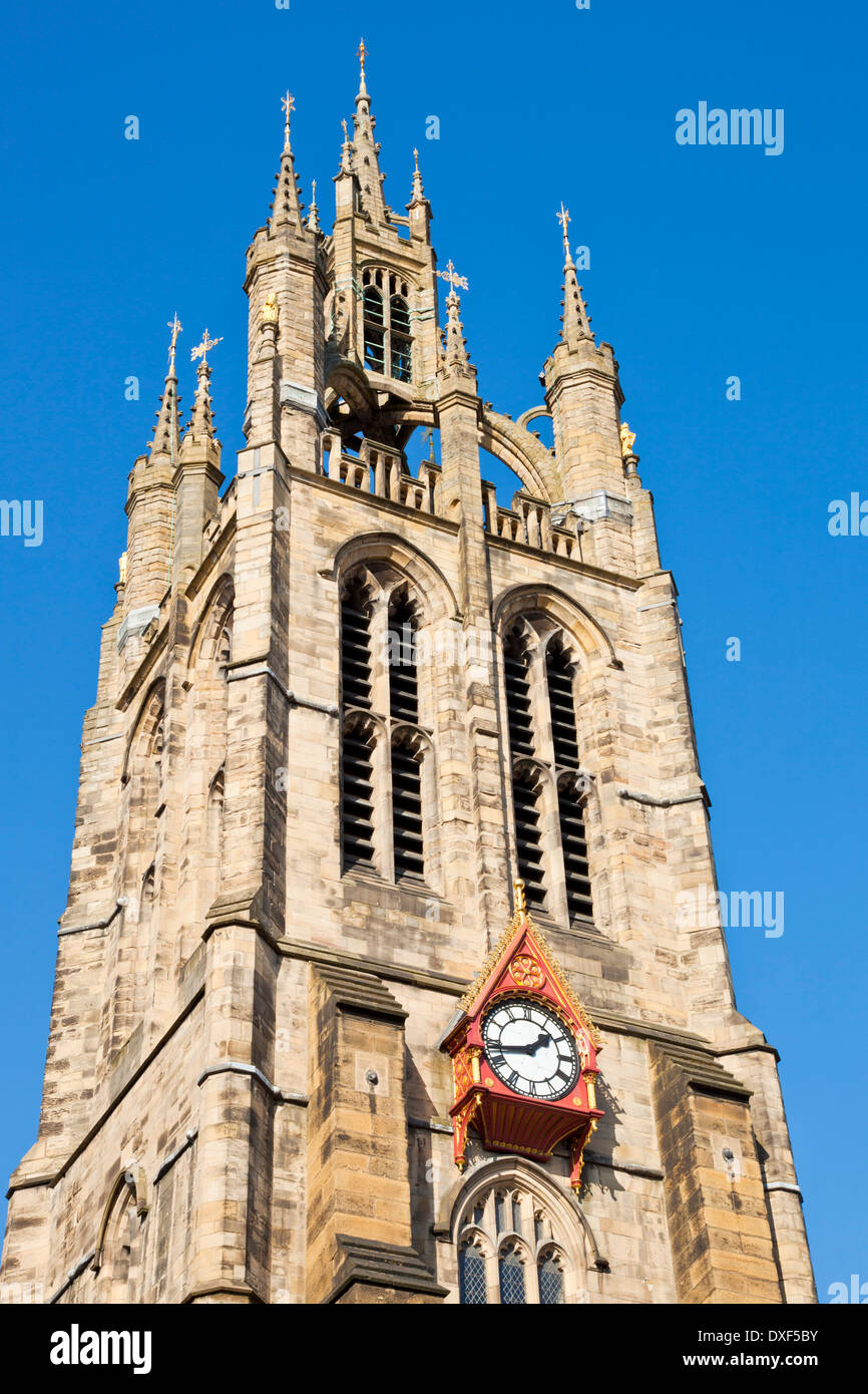 Die Kathedrale Kirche St Nicholas Newcastle Upon Tyne mit Uhr Tyne und tragen Tyneside England UK GB EU Europa Stockfoto
