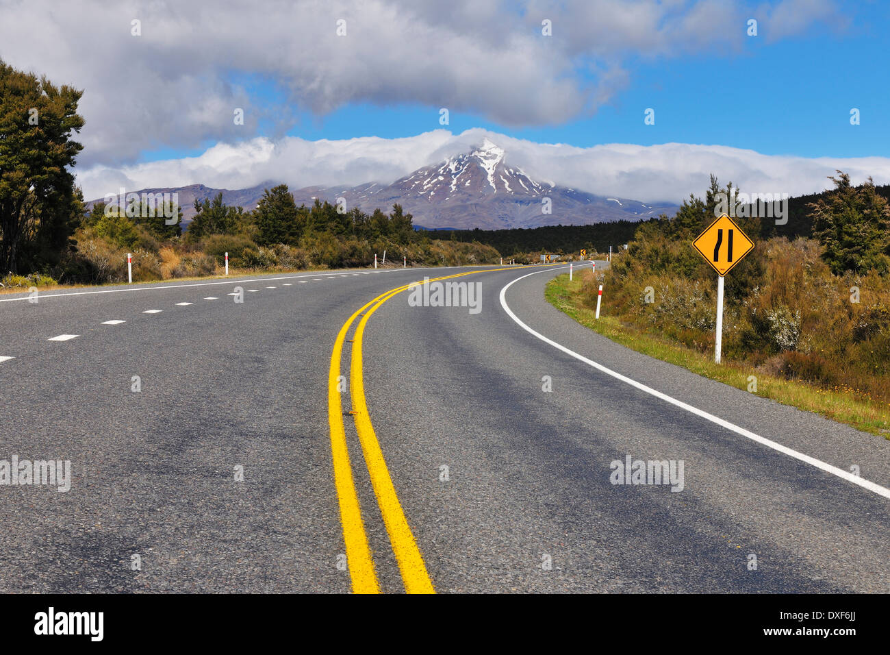 Staatliche Autobahn, Mount Tongariro, Tongariro Nationalpark, Waikato, Nordinsel, Neuseeland Stockfoto