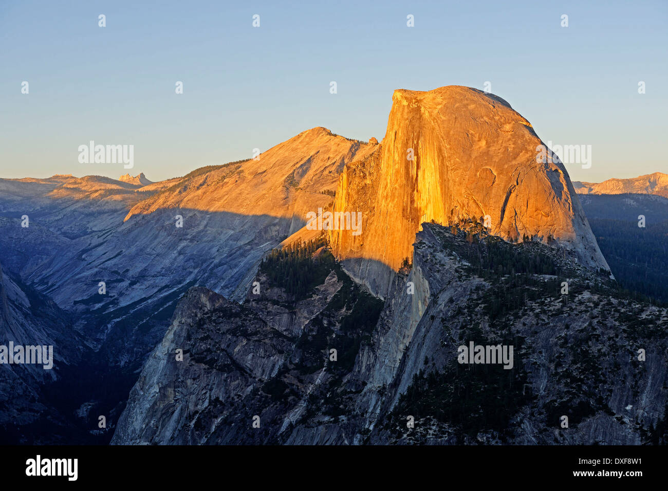 Halbe Kuppel Berg, Blick vom Glacier Point, Yosemite-Nationalpark, Kalifornien, USA / Abendlicht Stockfoto