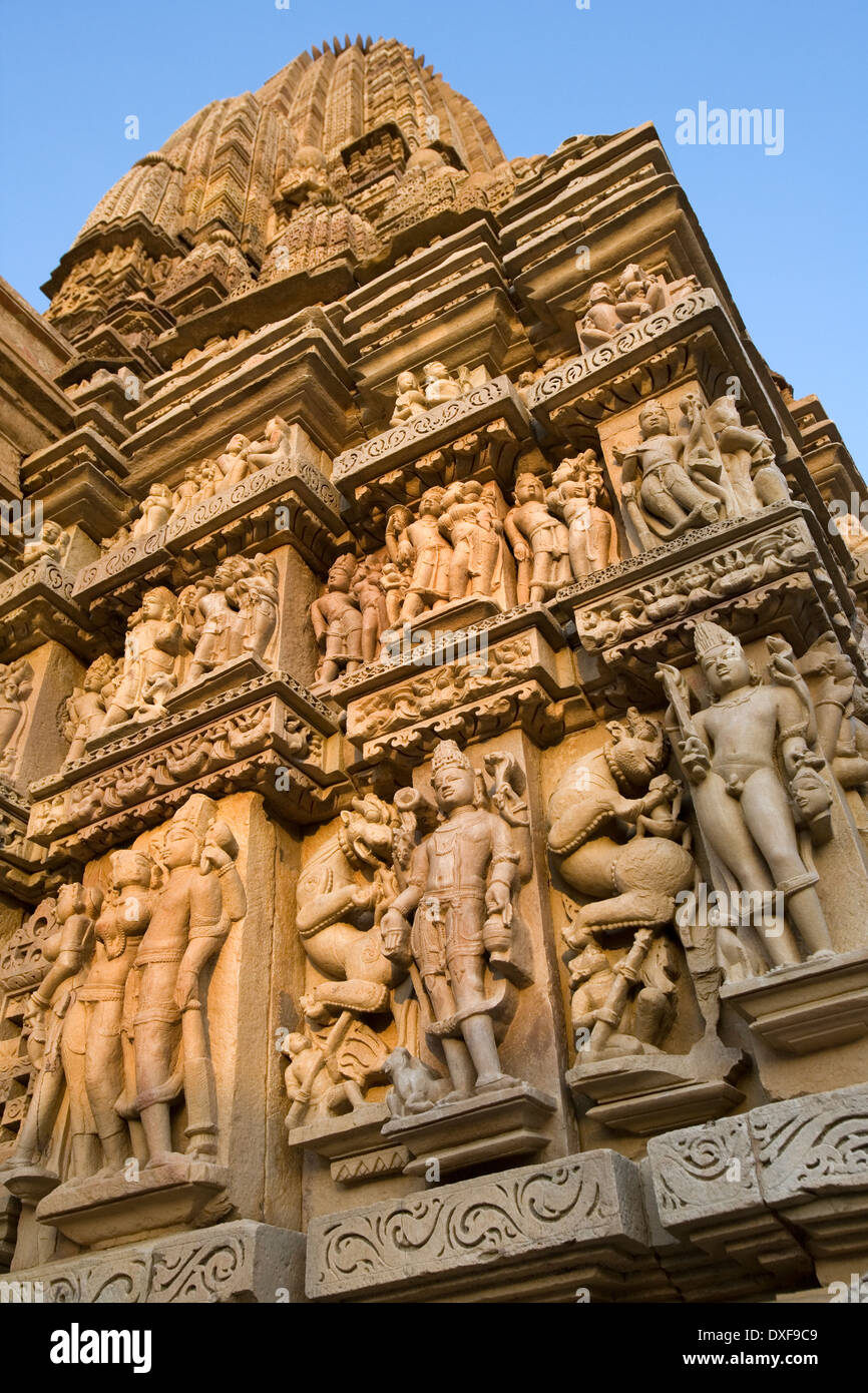 Kandariya Mahadev Hindu Tempel in Khajuraho in der Region von Madhya Pradesh in Indien. Stockfoto