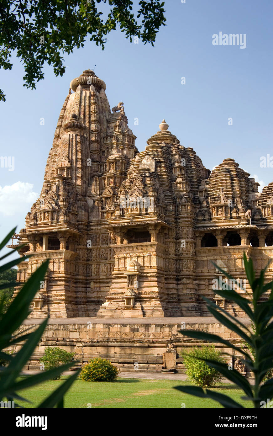 Kandariya Mahadev Hindu Tempel in Khajuraho in der Region von Madhya Pradesh in Indien. Stockfoto