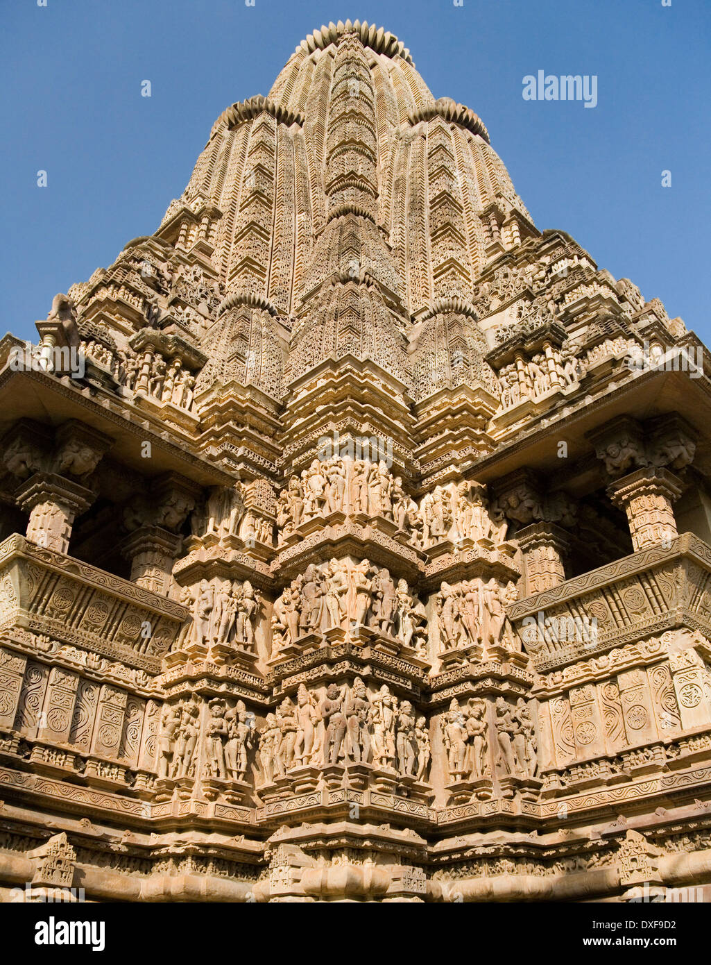 Kandariya Mahadev Hindu Tempel in Khajuraho in der Region von Madhya Pradesh in Indien. Stockfoto
