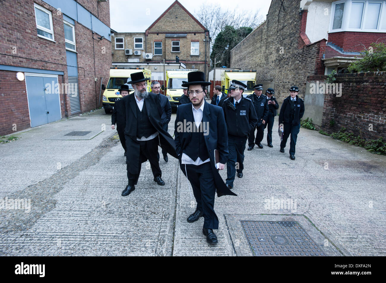 London, UK - 25. März 2014: stellvertretender Polizeipräsident Simon Byrne Besuche der Hatzola Sitz in Stamford Hill vor Pessach. Bildnachweis: Piero Cruciatti/Alamy Live-Nachrichten Stockfoto
