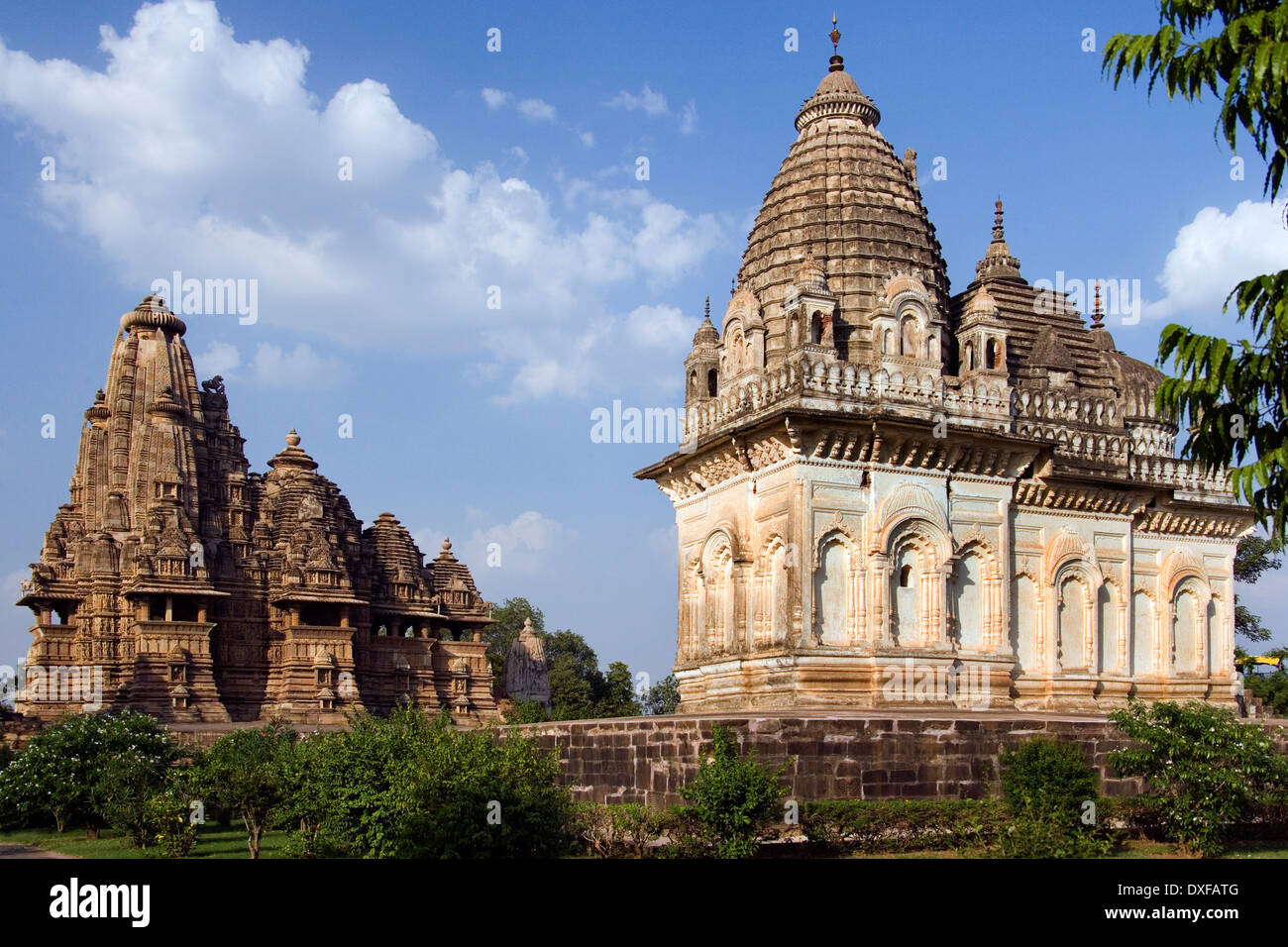 Die fein geschnitzten Kandariya Mahadev Tempel in Khajuraho in Madhya Pradesh. Ein UNESCO-Weltkulturerbe Stockfoto