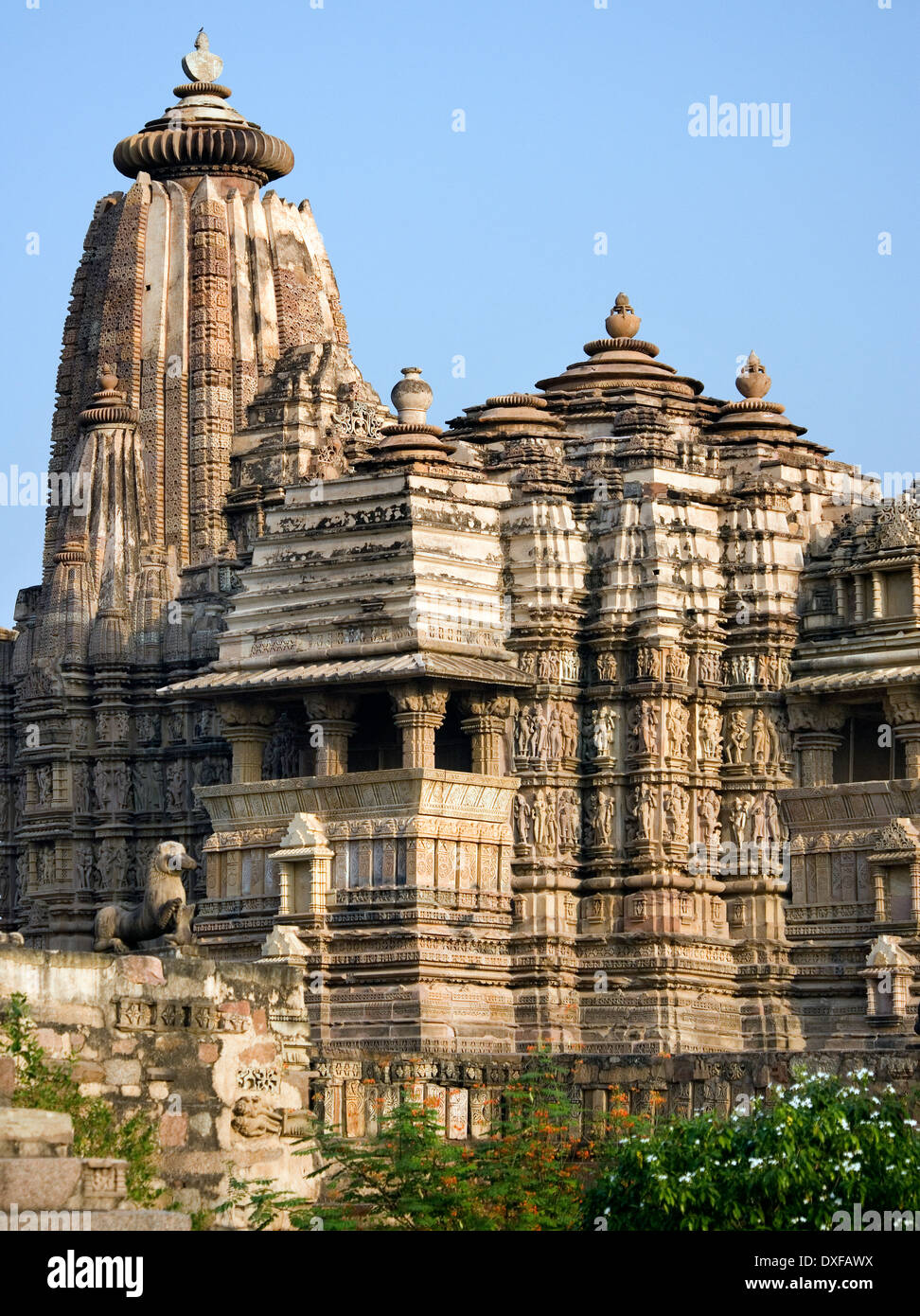 Kandariya Mahadev Hindu Tempel in Khajuraho in der Region von Madhya Pradesh in Indien. Stockfoto