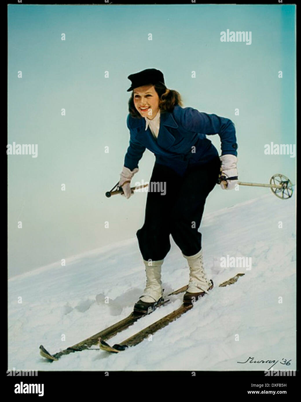 Das McCall Homemaking Cover zeigt Jinx Falkenberg, eine Schauspielerin aus Kalifornien, in einem Vintage-Foto aus den 1940er Jahren. Dieses Bild zeigt die kulturellen Trends der Heimarbeit und des häuslichen Lebens in dieser Zeit. Stockfoto