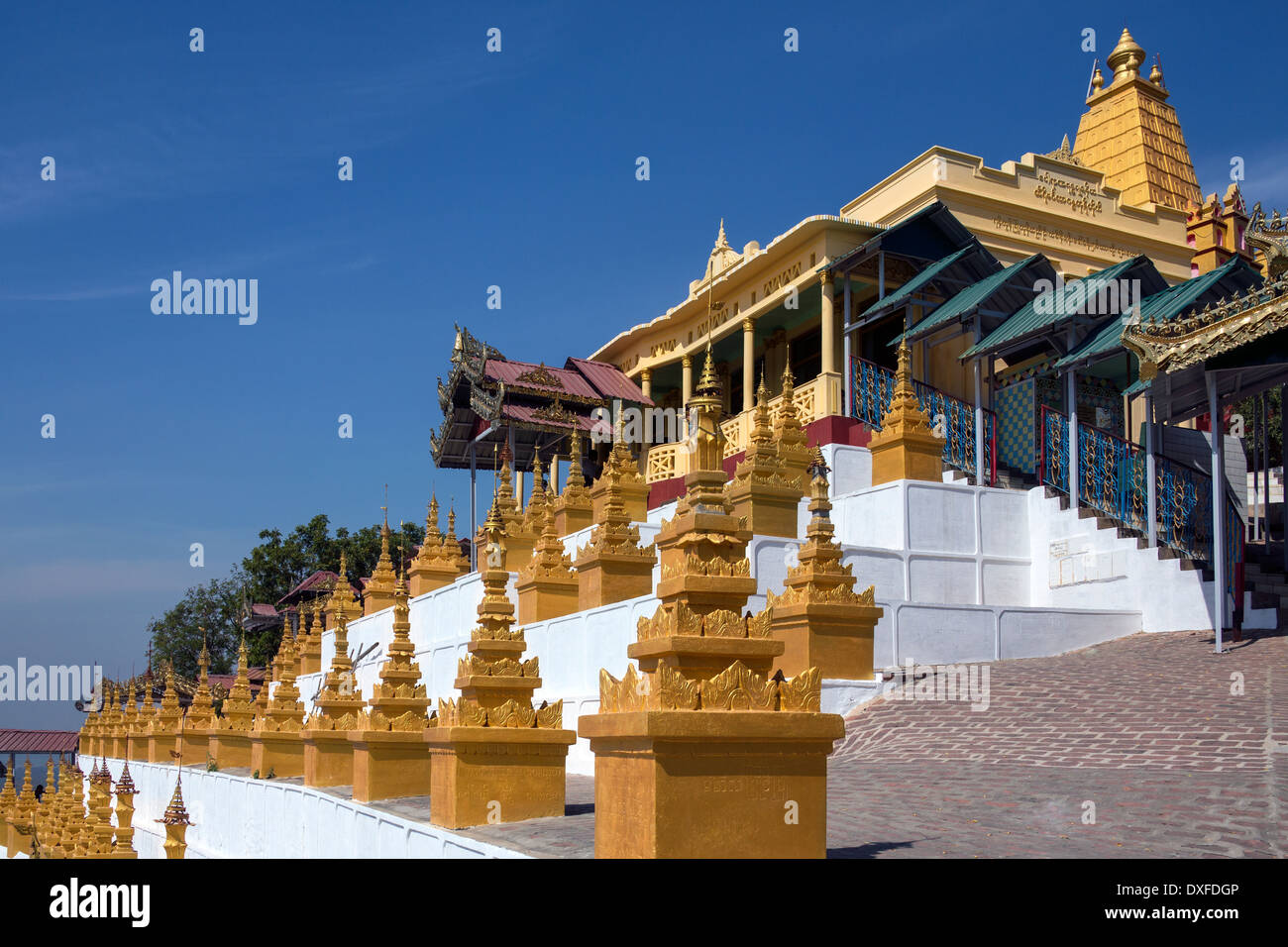 U Min Thonze Höhle - ein sehr verehrten buddhistischen Tempel in Sagaing in Myanmar (Burma) Stockfoto
