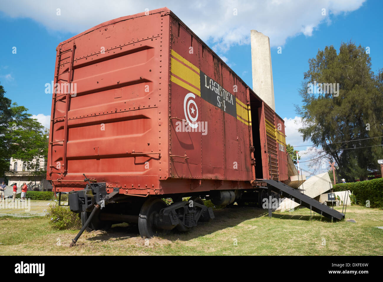 Eines der ursprünglichen entgleiste Güterwagen im Armoured Train Museum (Tren Blindado) in Santa Clara, Kuba. Stockfoto