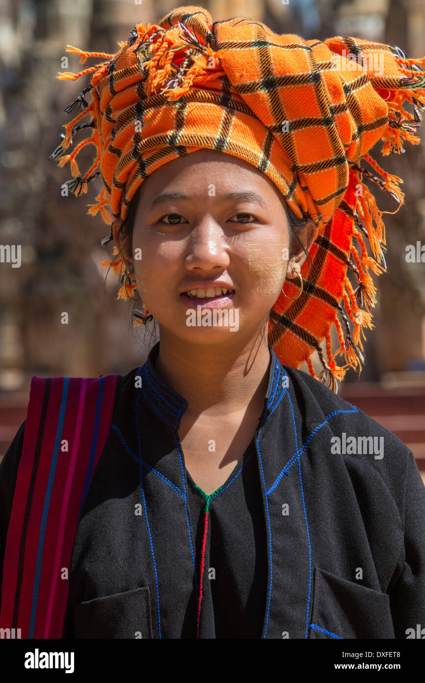 Eine junge Frau des Volkes PaO Shan-Staat in Myanmar (Burma). Stockfoto