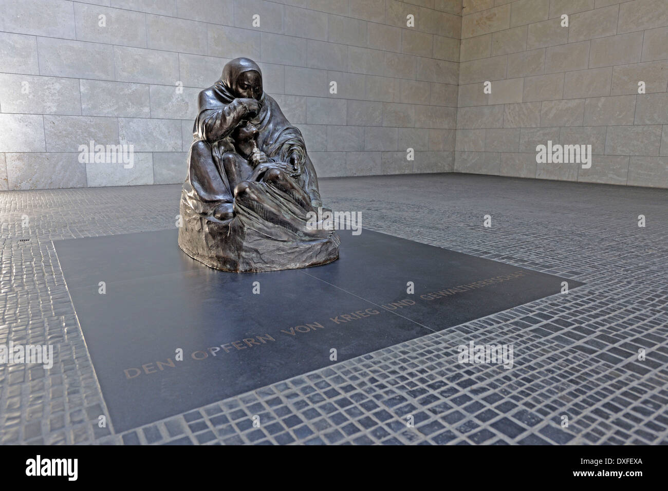 Gedenk-Skulptur von Käthe Kollwitz Neue Wache neue Wachgebäude Krieg Mahnmal Unter Den Linden Berlin Deutschland / Käthe Stockfoto