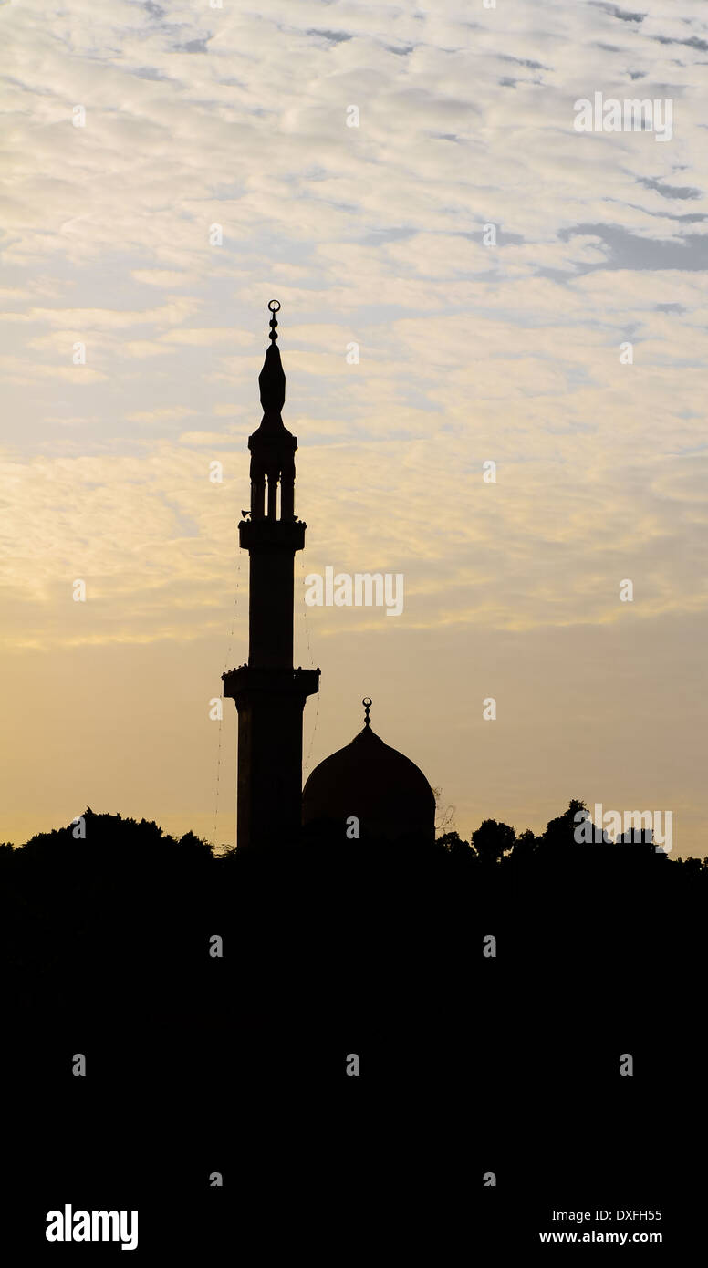 Silhouette einer Moschee bei Sonnenuntergang Stockfoto