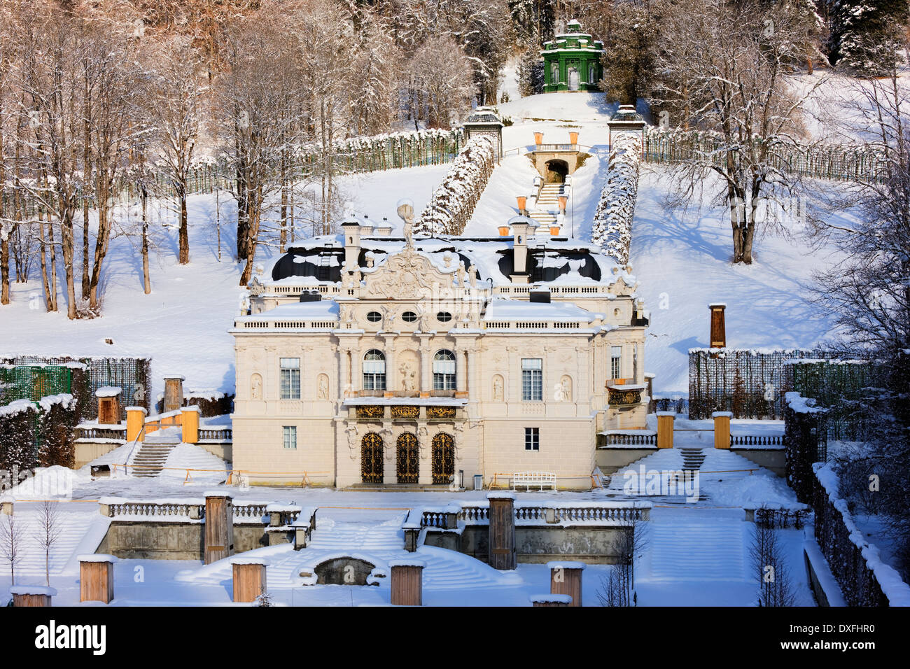 Schloss Linderhof im Winter, in der Nähe von Oberammergau, Bayern, Deutschland Stockfoto