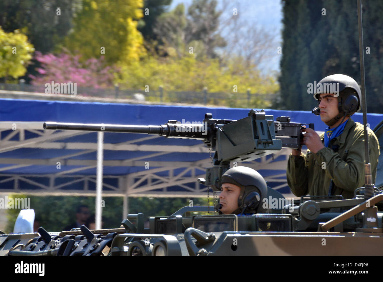 Athen, Griechenland Nahaufnahme März 25. - A von der Crew ein M113 Militärfahrzeug, das gehört zu der griechischen Armee (Foto von George Panagakis/Pacific Press/Alamy Live News) Stockfoto