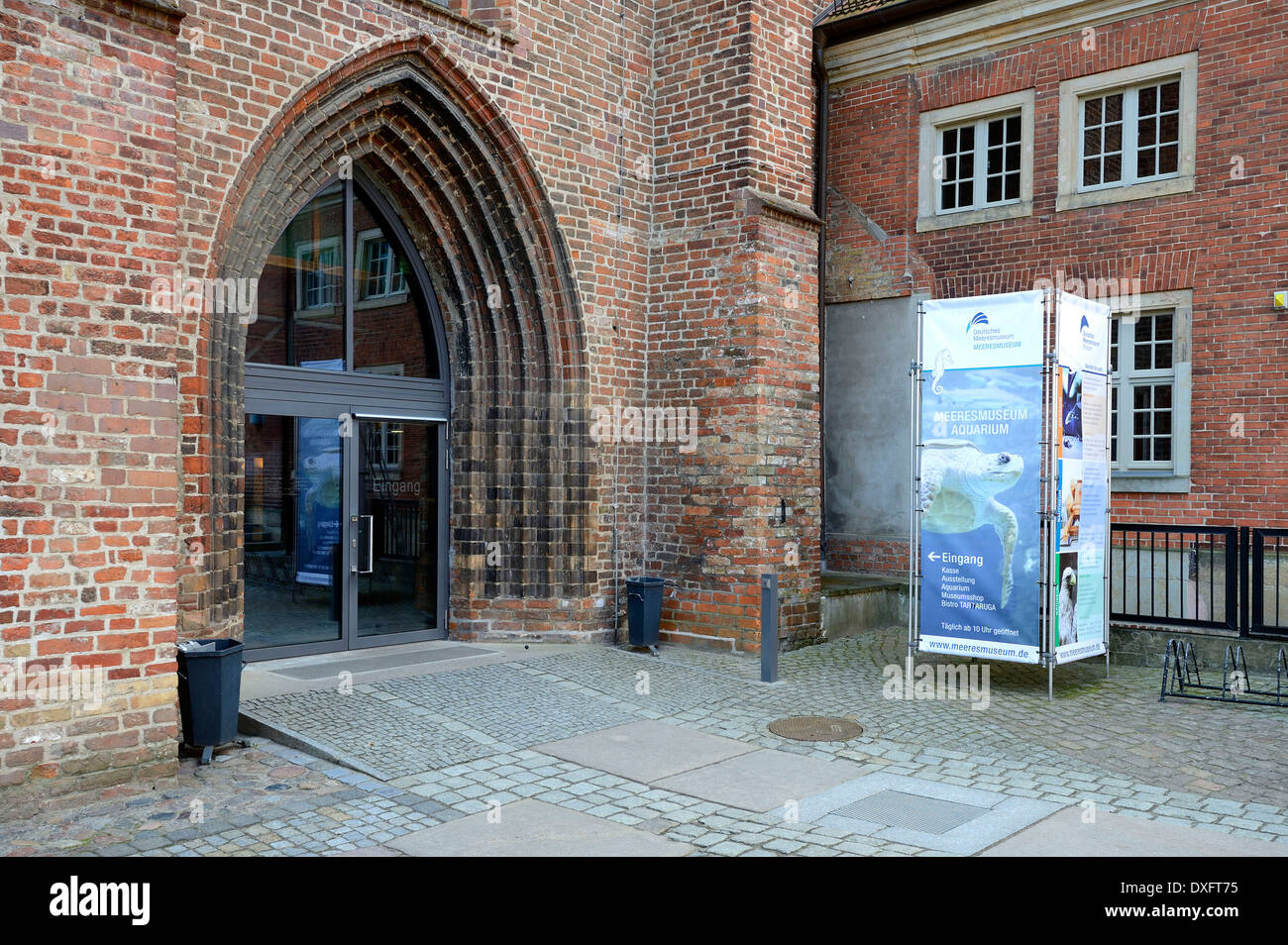 Eingang deutsche Meeresmuseum Doppelklosters Kloster Hanseatic Stadt von Stralsund Ostsee Mecklenburg-Vorpommern Stockfoto