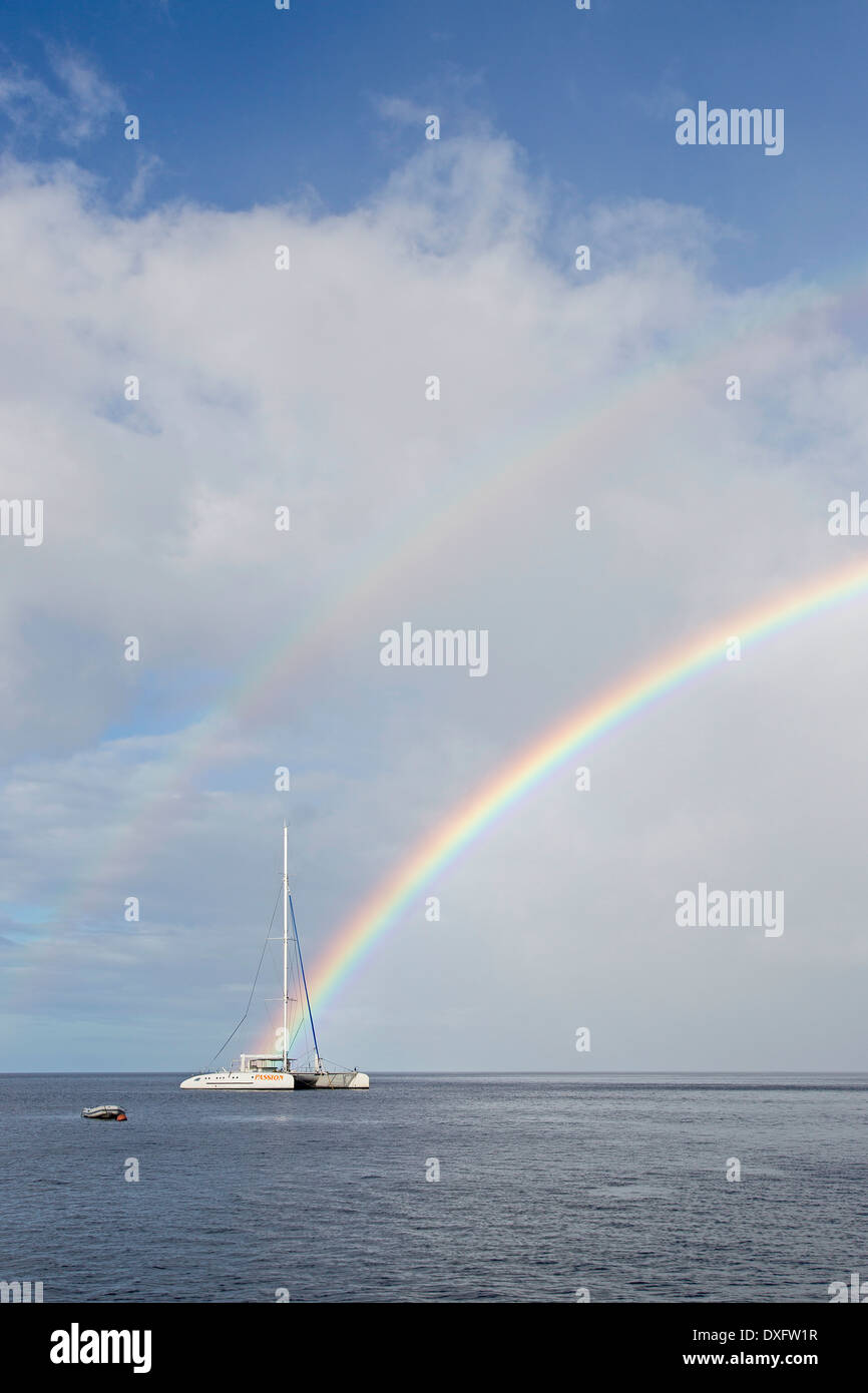 Regenbogen in der Nähe von Roseau, Karibik, Dominica Stockfoto