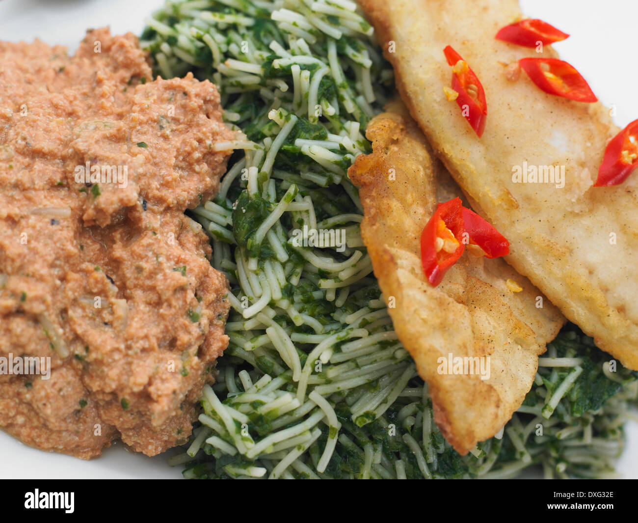 Fideo mit Spinat und Melone Samen Stockfoto