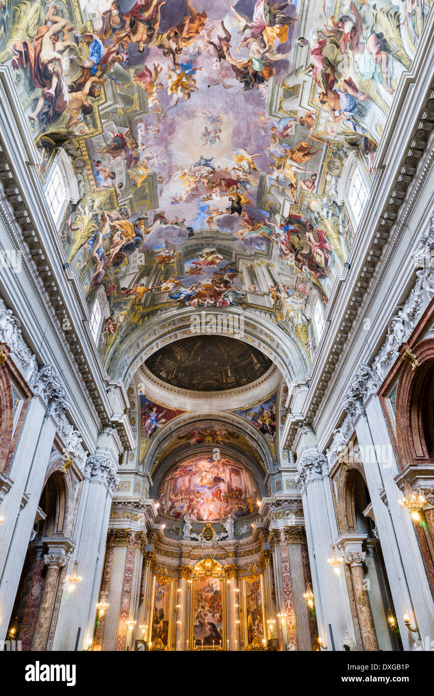 Chor, scheinbare Kuppel und barocke Trompe-l'œil Deckenfresko, The Triumph of St. Ignatius Loyola, Eingang ins Paradies, Stockfoto