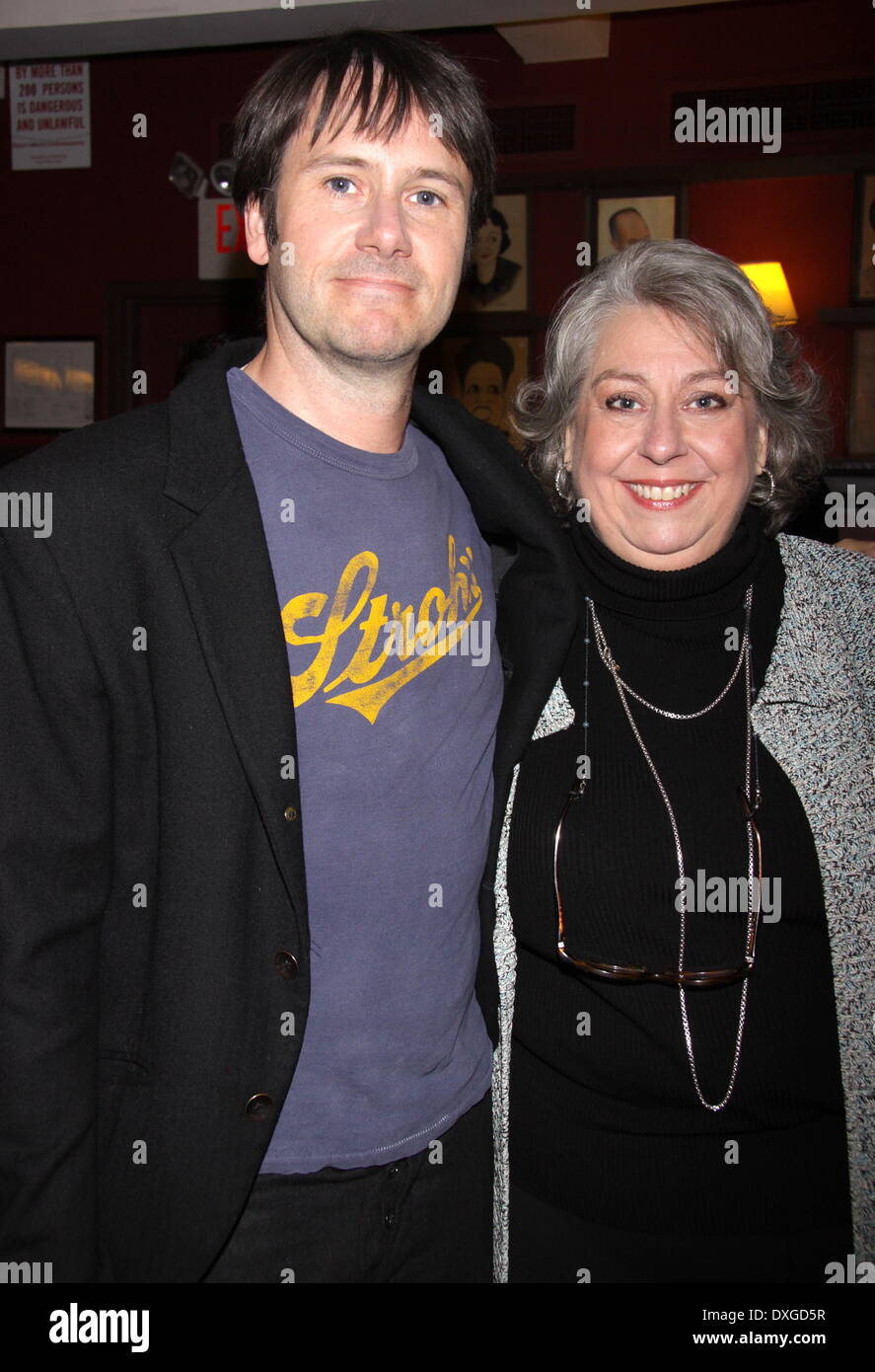 Josh Hamilton und Jayne Houdyshell Meet &amp; greet für die Broadway-Komödie "Tote Konten" abgehaltenen Sardi Restaurant Featuring Stockfoto