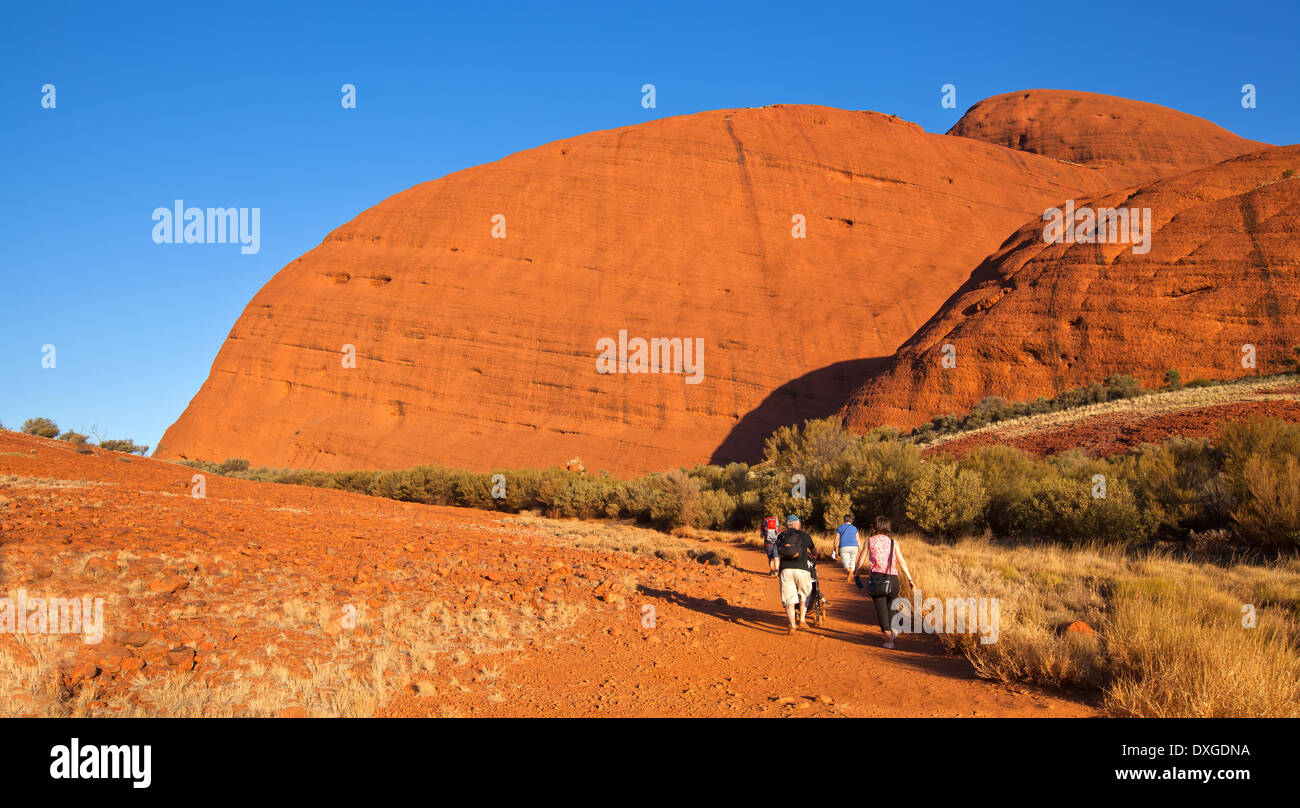 Olgas Kata Juta Outback-Landschaft Granitfelsen Felsvorsprung trockene Wüste, die zentrale Australien australische Landschaften Stockfoto