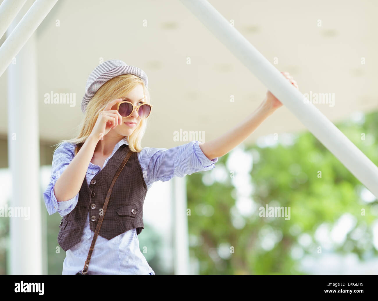 Junge Hipster hängen in der Stadt Stockfoto