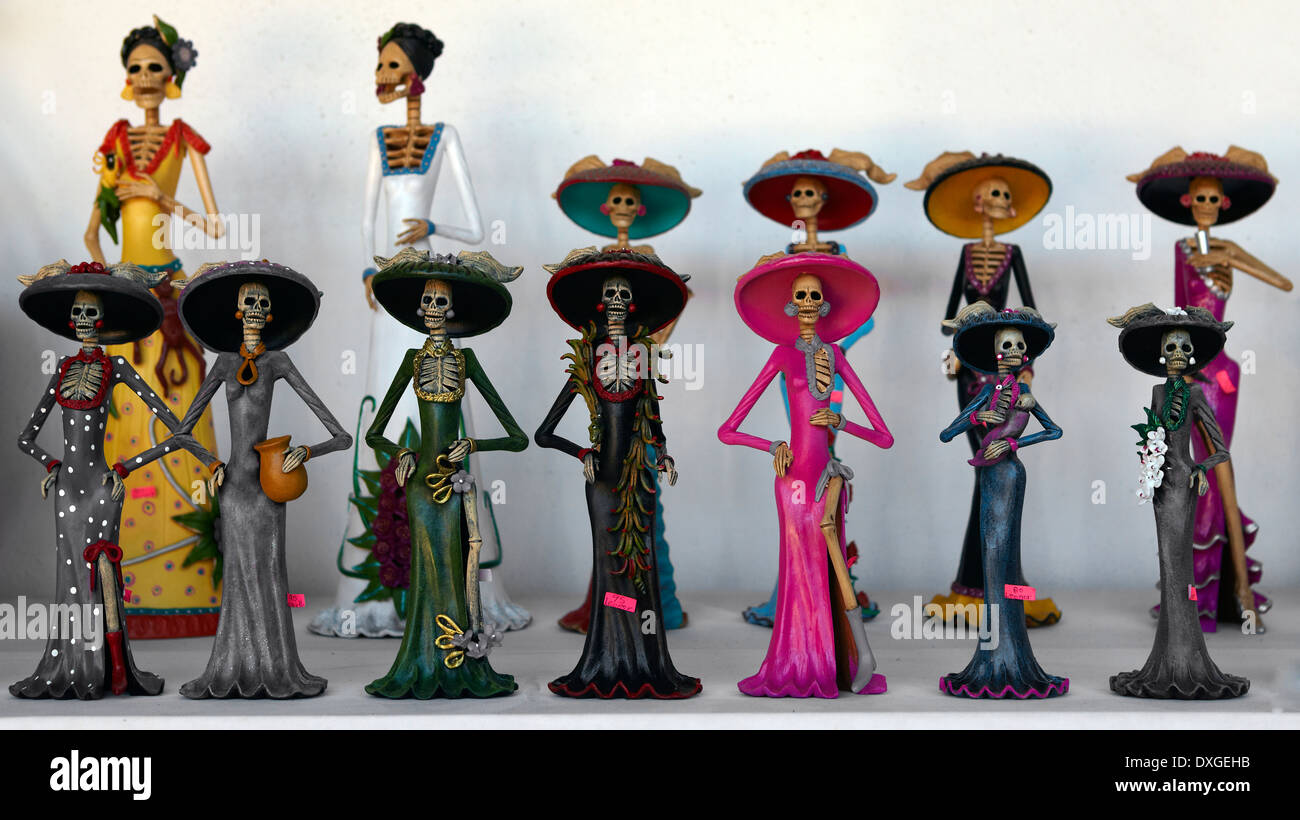 "Amerika, Mexiko, Bundesstaat Michoacán, Morelia Area, Capula Dorf, Puppe '' Catrina'' made in Keramik" Stockfoto