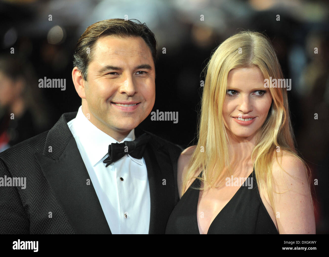 David Walliams hat ergeben, dass seine Frau Lara Stone, mit ihrem ersten Kind schwanger. Little Britain-s Stockfoto