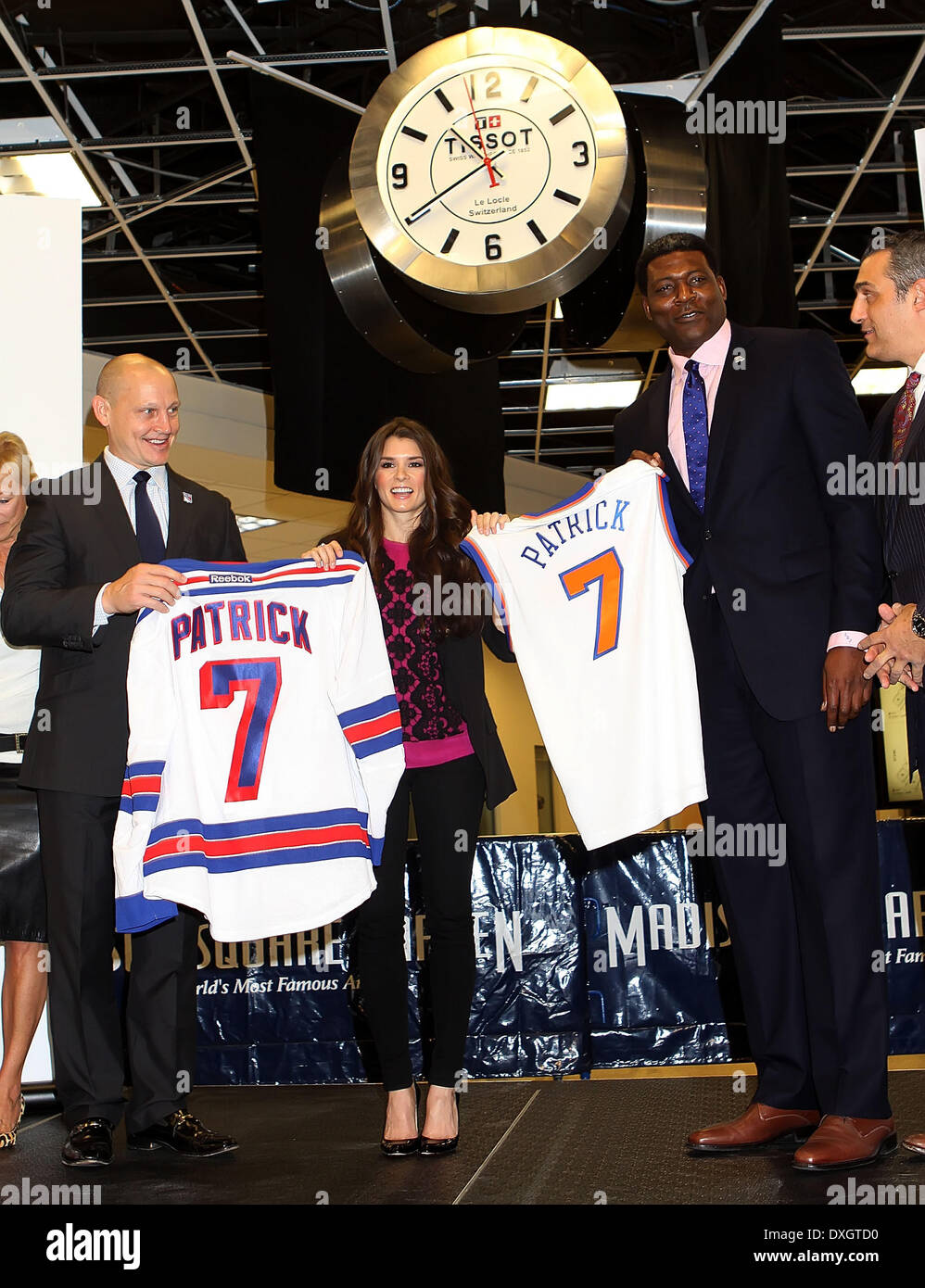 Ehemaliger Spieler für die New York Rangers Adam Graves, Danica Patrick und  Fußballspieler Larry Johnson starten die neuen Tissot-Lobby-Uhr an der  Madison Square Garden Box Office, wo statt: New York City, USA: