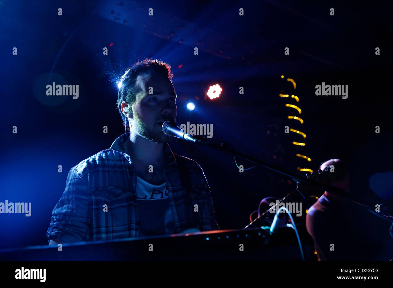 Asgeir Trausti Im Konzert Im reflektierte Und Postbahnhof. Berlin, 24.03.2014 Stockfoto