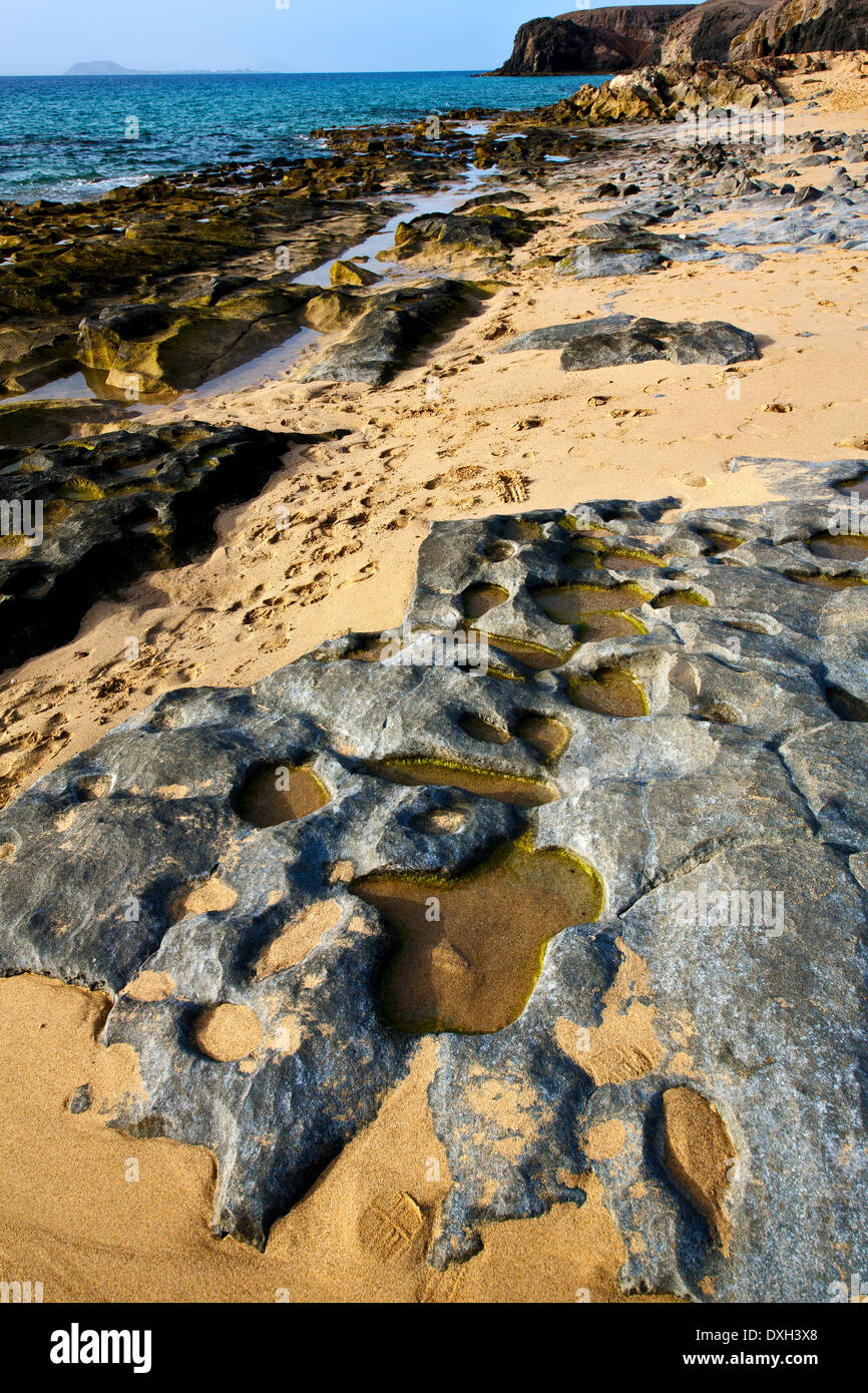 im Lanzarote Spanien Fels Stein Himmel Wolke Strand Wasser Moschus