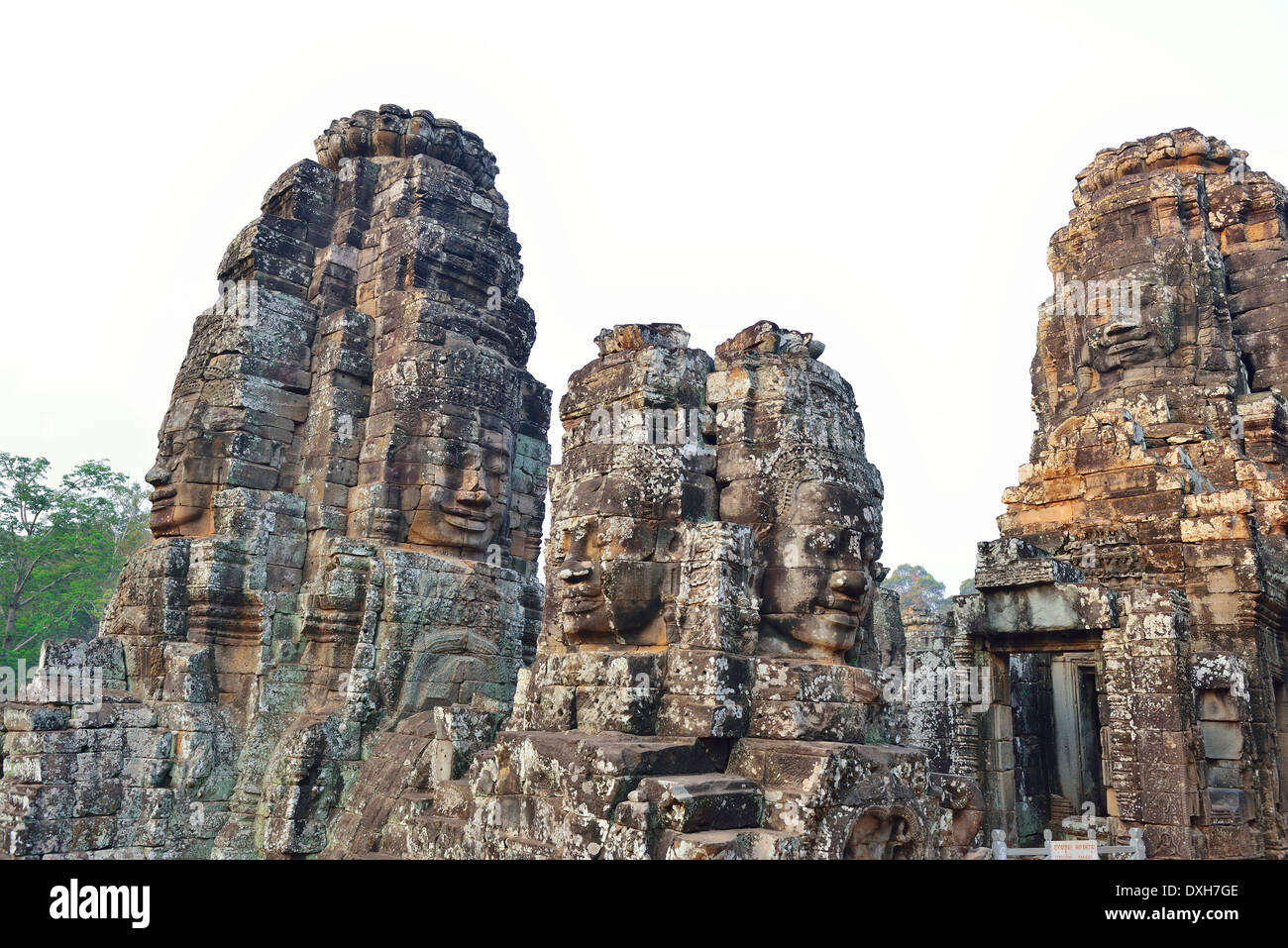 Den Bayon Tempel im Zentrum von Angkor Thom mit seinen 54 Gesicht Türmen. Kambodscha, Südostasien Stockfoto