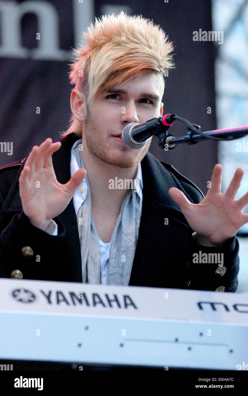 Colton Dixon führt bei The BMO Harris Bank Magnificent Mile Lights Festival Chicago, Illinois - 17.11.12 wo: Chicago, IL W Stockfoto