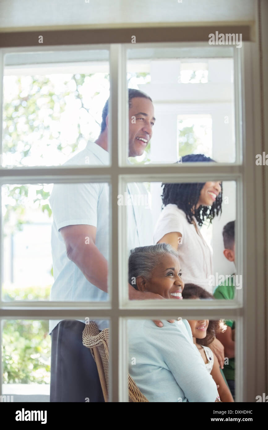 Glückliche mehr-Generationen-Familie auf Veranda Stockfoto