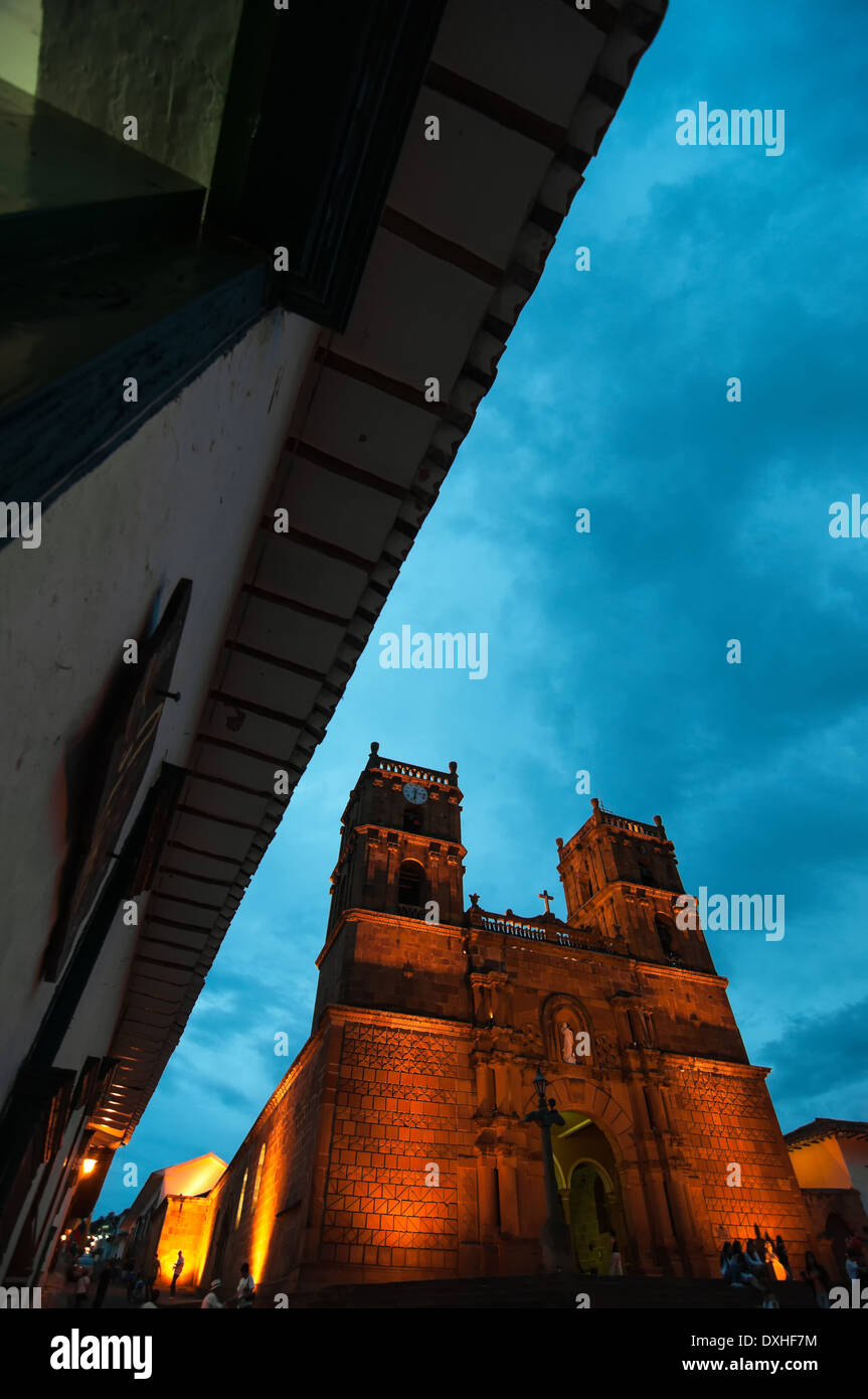Kathedrale von Barichara beschossen die blaue Stunde. Stockfoto