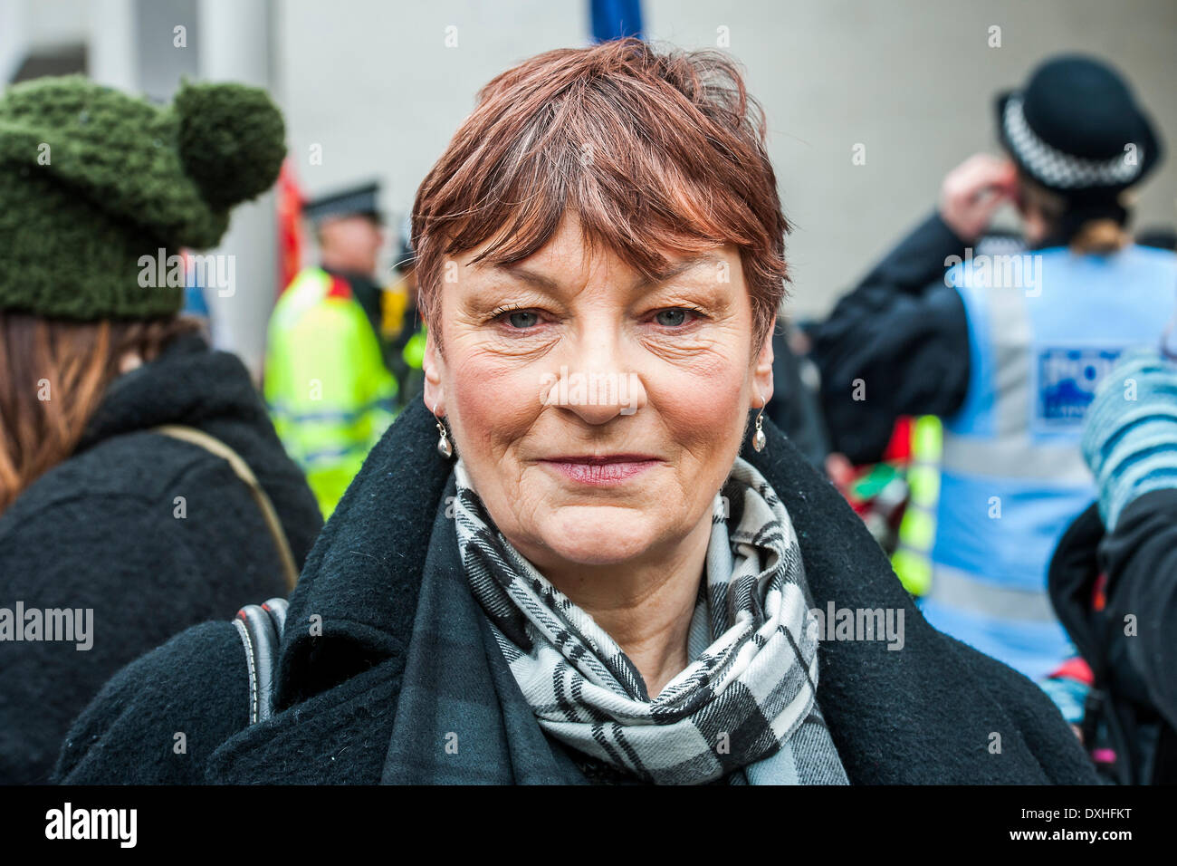 London, UK. 26. März 2014. Die Mutter führt eine nationale Streiks in England und Wales. Demonstrationen und Kundgebungen sind um das Land, einschließlich dieser von Broadcasting House, Downing Street, Whitehall statt. Die Union sagt die Maßnahmen gegen: Arbeitsüberlastung und bürokratisch; Leistungsbezogene Bezahlung und eine nationale Tarifsystem zu verteidigen; Ungerechte Rente Änderungen. Christine Blower (Bild), Generalsekretär der National Union of Teachers, der größten Lehrergewerkschaft sagte: "Lehrer bedauern zutiefst die Störungen durch diese Streiks an Eltern und t Stockfoto